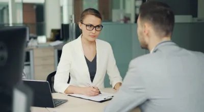 Les 10 erreurs qui font fuir les recruteurs tech chez les développeurs juniors